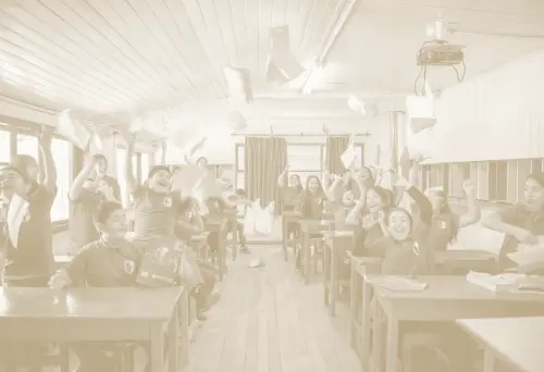 Estudiantes en un comedor escolar durante una jornada